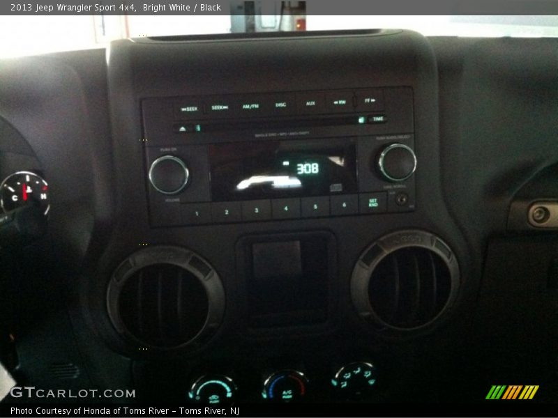 Bright White / Black 2013 Jeep Wrangler Sport 4x4