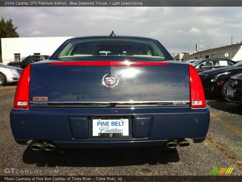 Blue Diamond Tricoat / Light Linen/Cocoa 2009 Cadillac DTS Platinum Edition