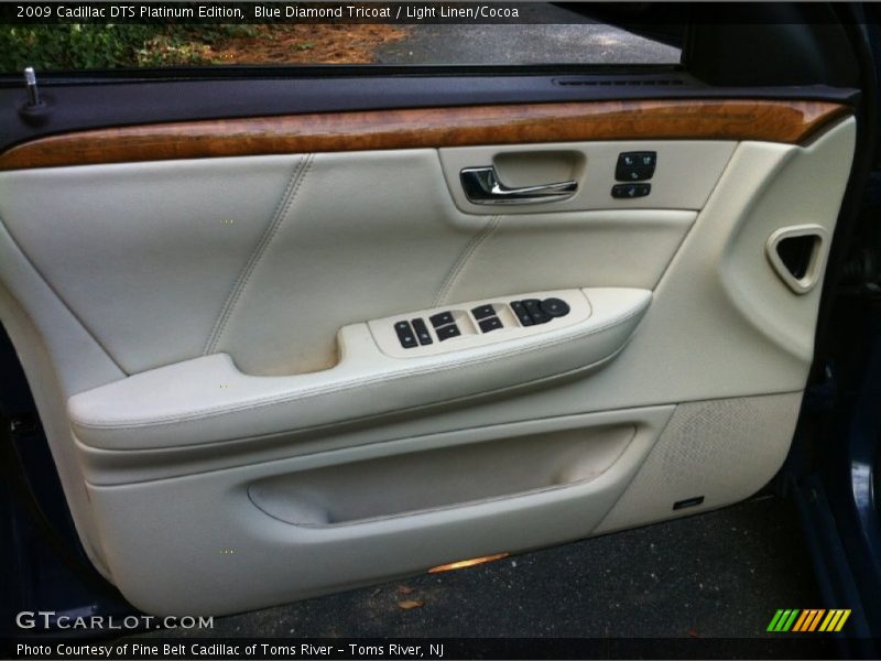 Blue Diamond Tricoat / Light Linen/Cocoa 2009 Cadillac DTS Platinum Edition