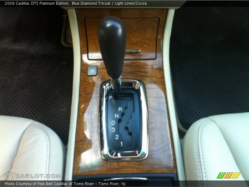 Blue Diamond Tricoat / Light Linen/Cocoa 2009 Cadillac DTS Platinum Edition