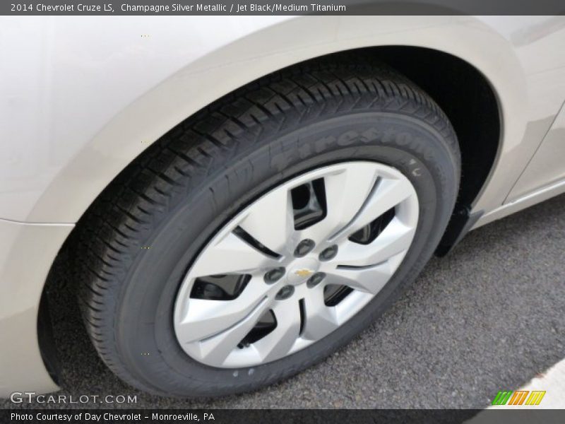 Champagne Silver Metallic / Jet Black/Medium Titanium 2014 Chevrolet Cruze LS
