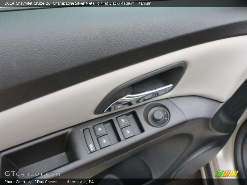 Champagne Silver Metallic / Jet Black/Medium Titanium 2014 Chevrolet Cruze LS