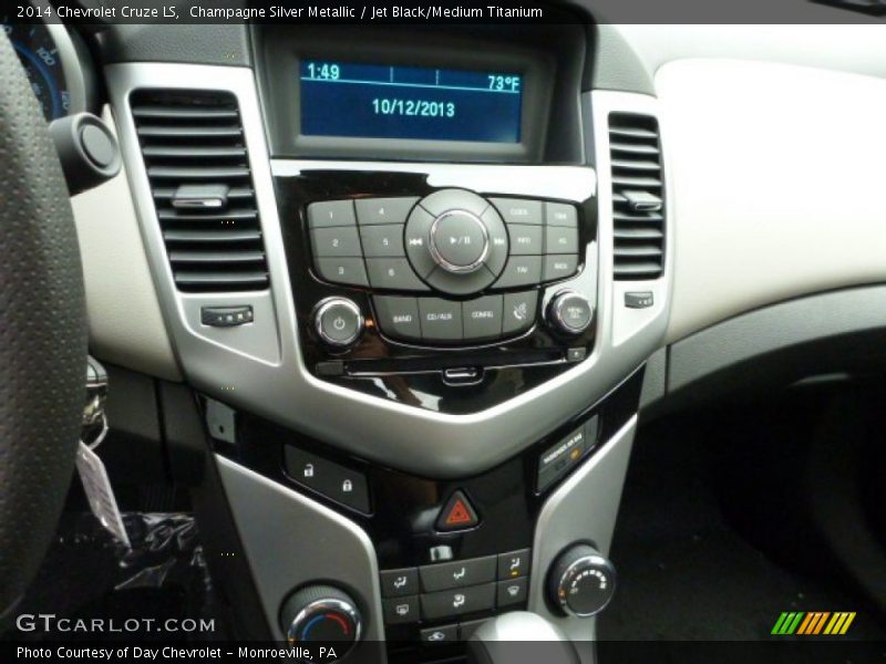 Champagne Silver Metallic / Jet Black/Medium Titanium 2014 Chevrolet Cruze LS