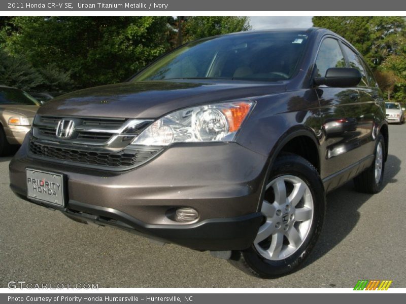 Urban Titanium Metallic / Ivory 2011 Honda CR-V SE