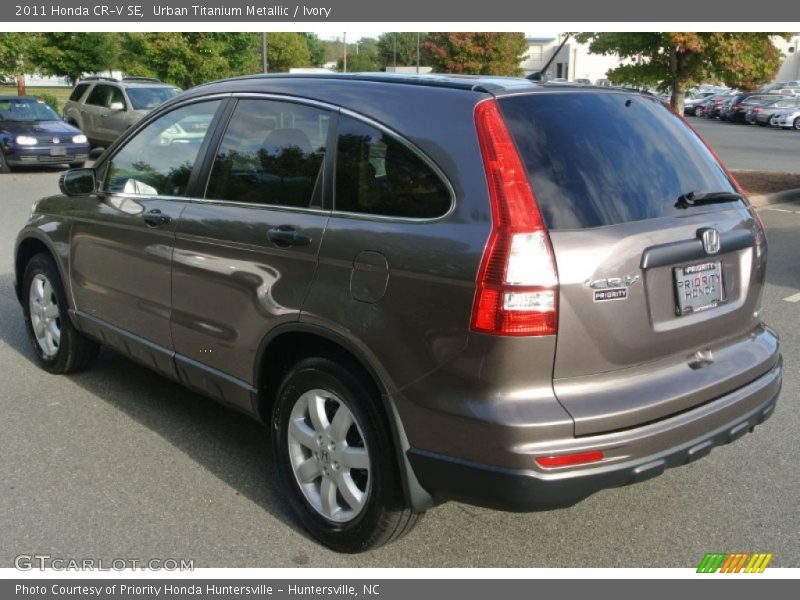 Urban Titanium Metallic / Ivory 2011 Honda CR-V SE