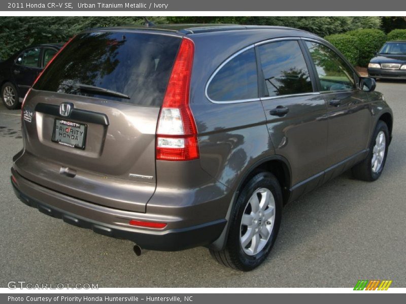 Urban Titanium Metallic / Ivory 2011 Honda CR-V SE