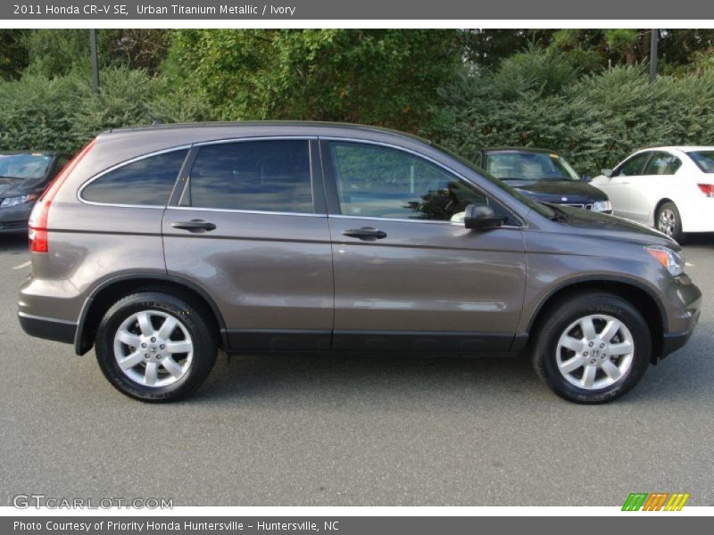 Urban Titanium Metallic / Ivory 2011 Honda CR-V SE