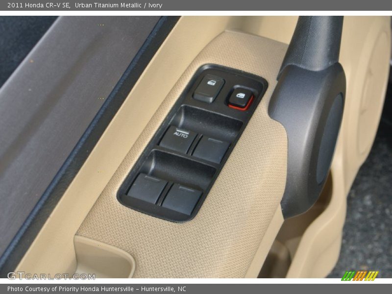 Urban Titanium Metallic / Ivory 2011 Honda CR-V SE