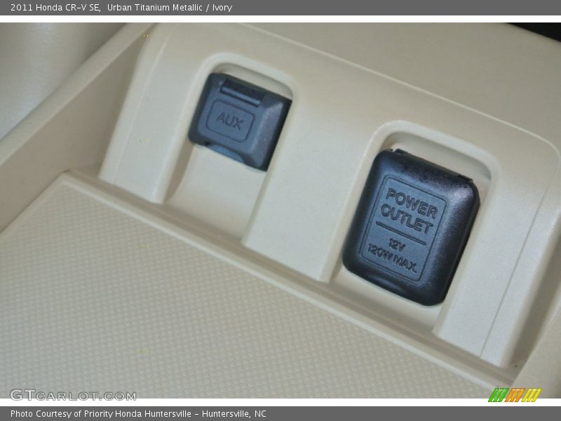 Urban Titanium Metallic / Ivory 2011 Honda CR-V SE