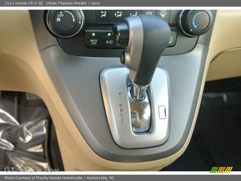Urban Titanium Metallic / Ivory 2011 Honda CR-V SE
