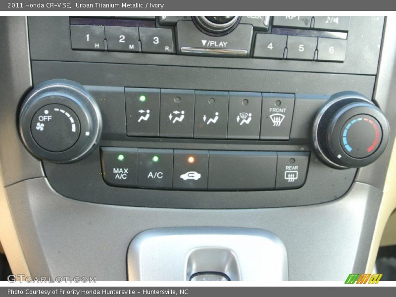 Urban Titanium Metallic / Ivory 2011 Honda CR-V SE
