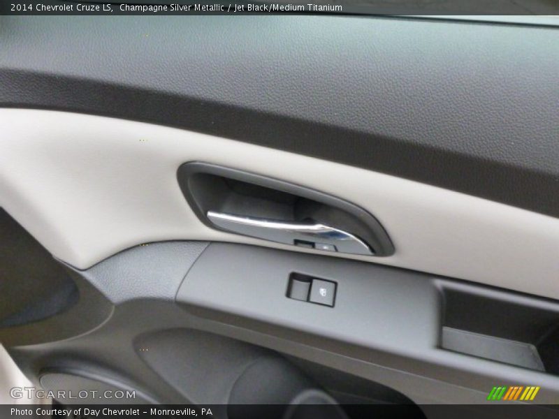 Champagne Silver Metallic / Jet Black/Medium Titanium 2014 Chevrolet Cruze LS