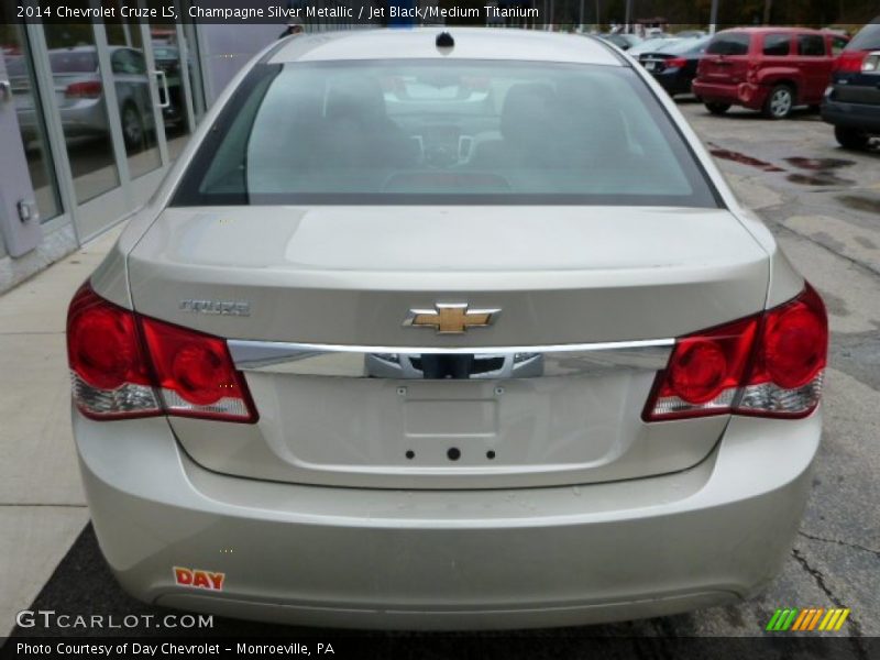 Champagne Silver Metallic / Jet Black/Medium Titanium 2014 Chevrolet Cruze LS