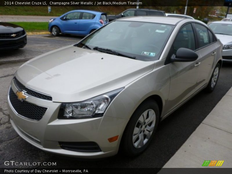 Champagne Silver Metallic / Jet Black/Medium Titanium 2014 Chevrolet Cruze LS