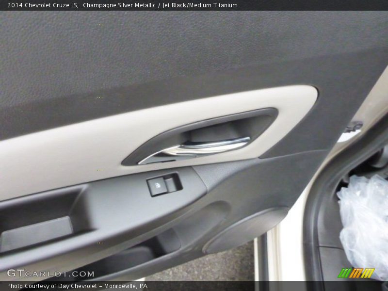 Champagne Silver Metallic / Jet Black/Medium Titanium 2014 Chevrolet Cruze LS
