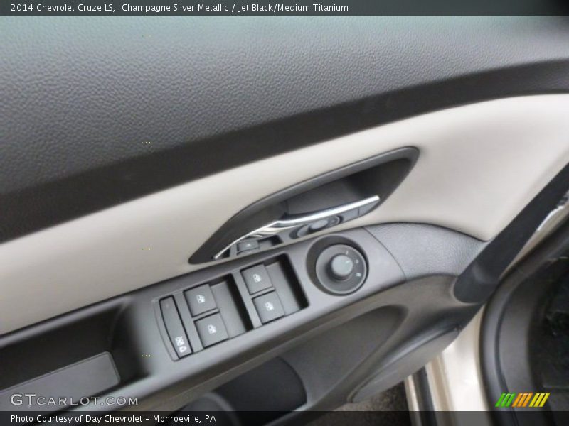 Champagne Silver Metallic / Jet Black/Medium Titanium 2014 Chevrolet Cruze LS