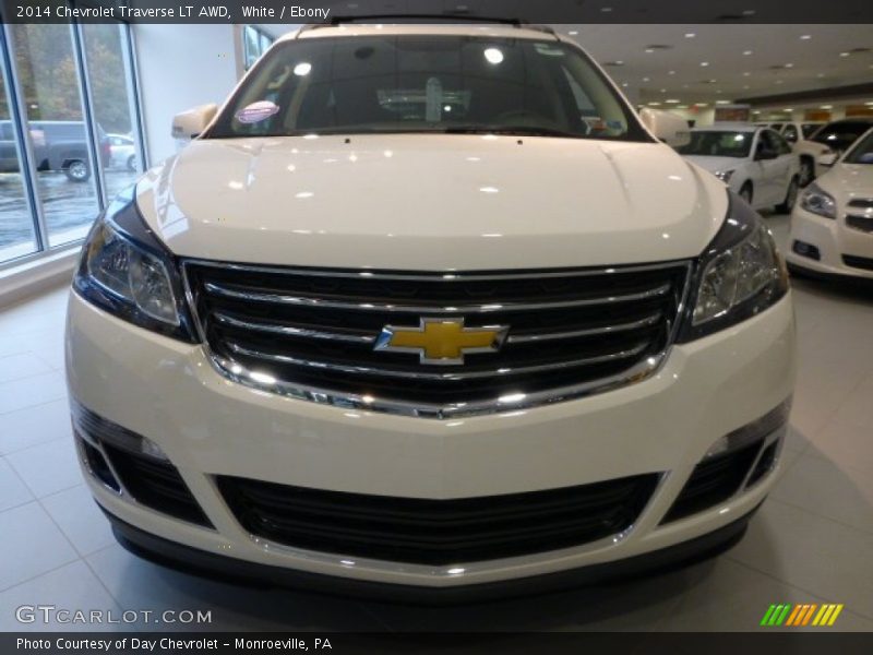 White / Ebony 2014 Chevrolet Traverse LT AWD