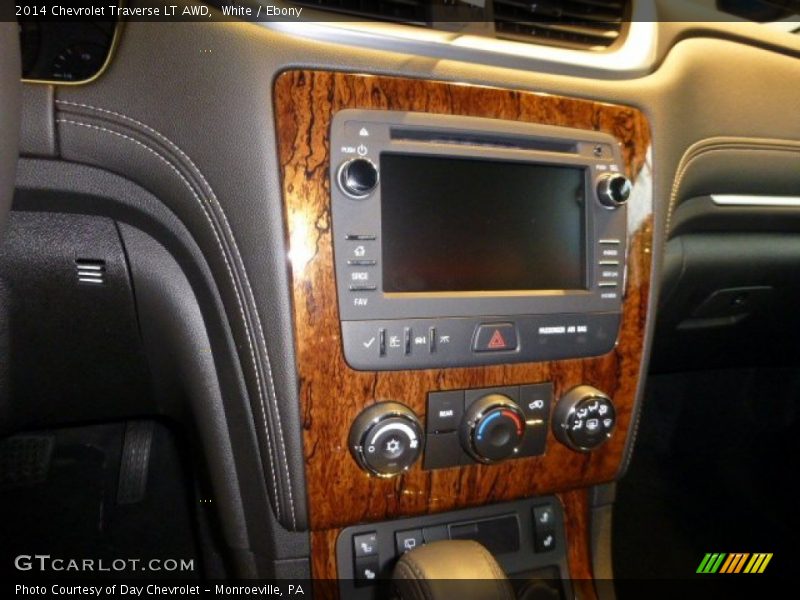 White / Ebony 2014 Chevrolet Traverse LT AWD