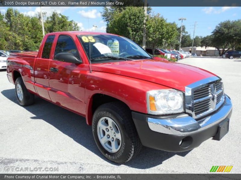 Front 3/4 View of 2005 Dakota SLT Club Cab