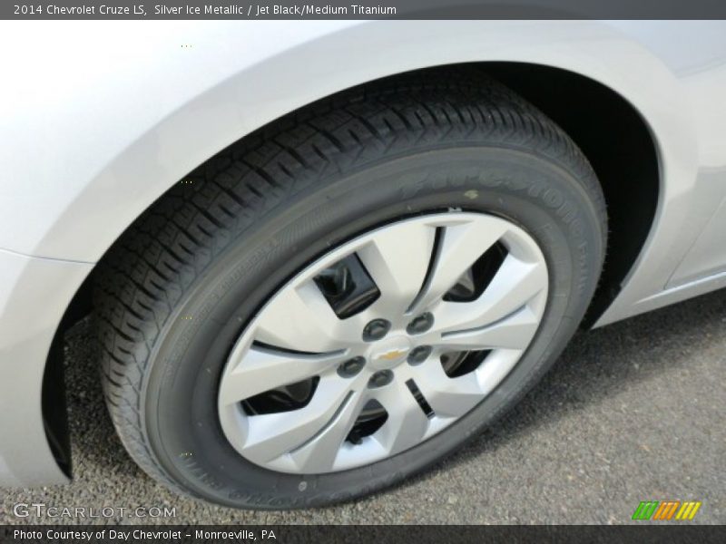 Silver Ice Metallic / Jet Black/Medium Titanium 2014 Chevrolet Cruze LS