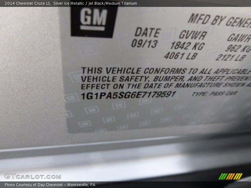 Silver Ice Metallic / Jet Black/Medium Titanium 2014 Chevrolet Cruze LS