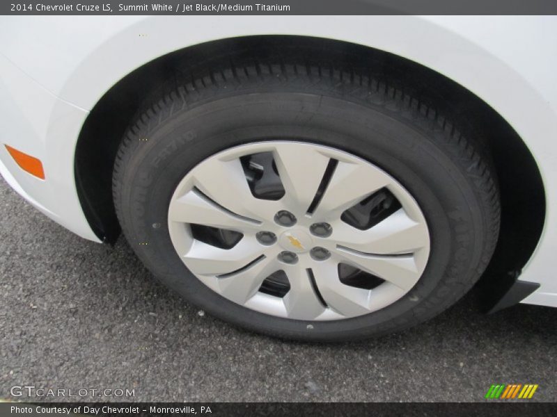 Summit White / Jet Black/Medium Titanium 2014 Chevrolet Cruze LS