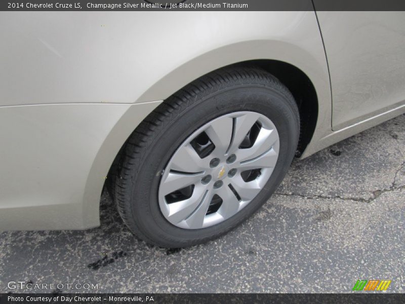 Champagne Silver Metallic / Jet Black/Medium Titanium 2014 Chevrolet Cruze LS