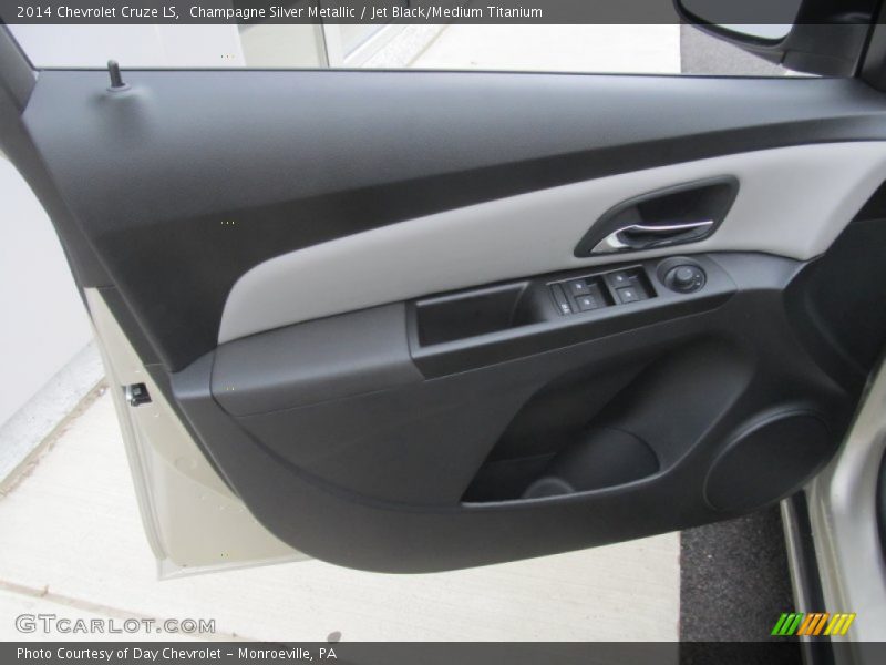 Champagne Silver Metallic / Jet Black/Medium Titanium 2014 Chevrolet Cruze LS