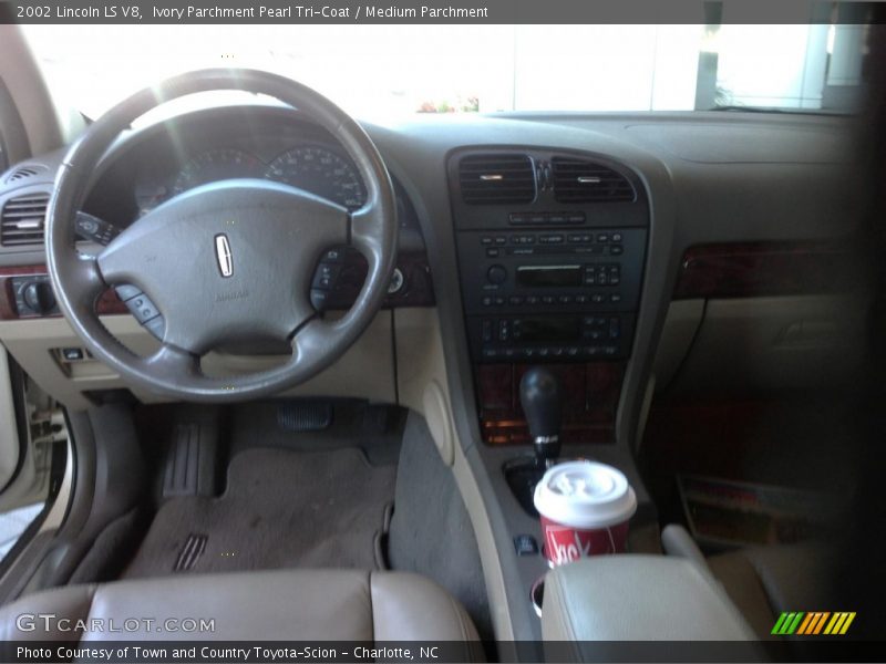 Ivory Parchment Pearl Tri-Coat / Medium Parchment 2002 Lincoln LS V8