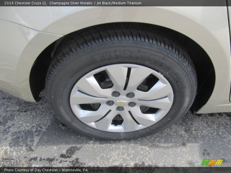 Champagne Silver Metallic / Jet Black/Medium Titanium 2014 Chevrolet Cruze LS