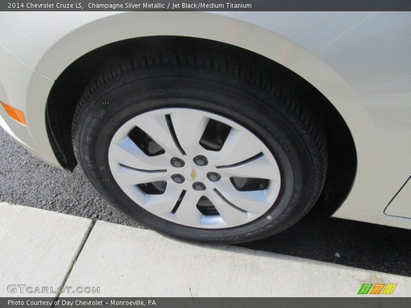 Champagne Silver Metallic / Jet Black/Medium Titanium 2014 Chevrolet Cruze LS