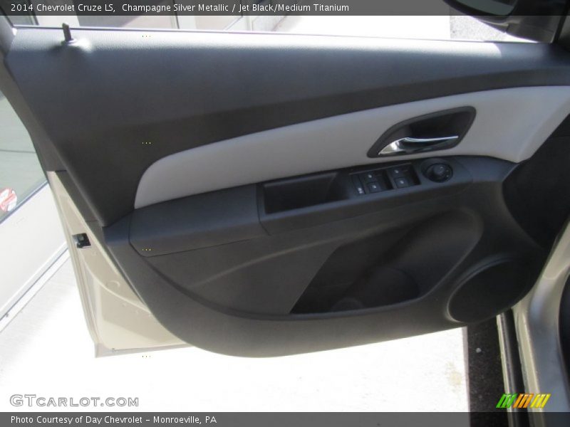 Champagne Silver Metallic / Jet Black/Medium Titanium 2014 Chevrolet Cruze LS
