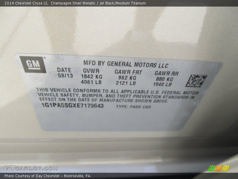 Champagne Silver Metallic / Jet Black/Medium Titanium 2014 Chevrolet Cruze LS