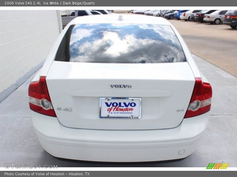 Ice White / Dark Beige/Quartz 2006 Volvo S40 2.4i