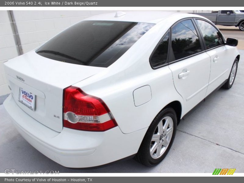 Ice White / Dark Beige/Quartz 2006 Volvo S40 2.4i