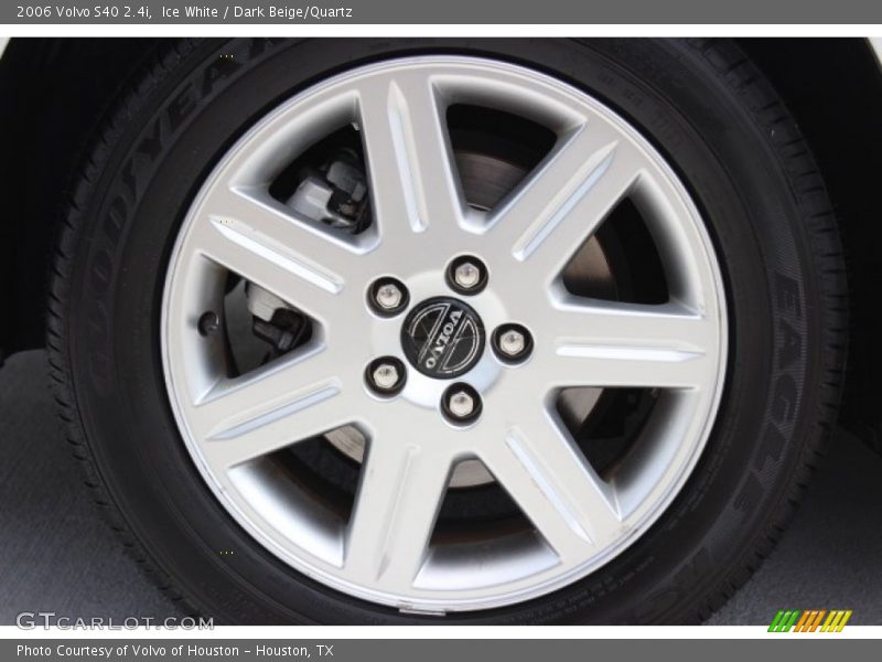 Ice White / Dark Beige/Quartz 2006 Volvo S40 2.4i