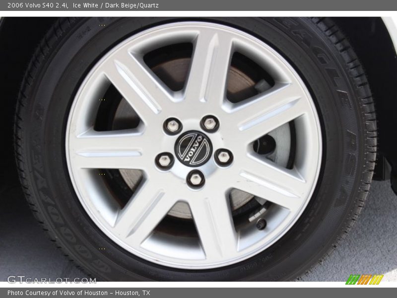 Ice White / Dark Beige/Quartz 2006 Volvo S40 2.4i