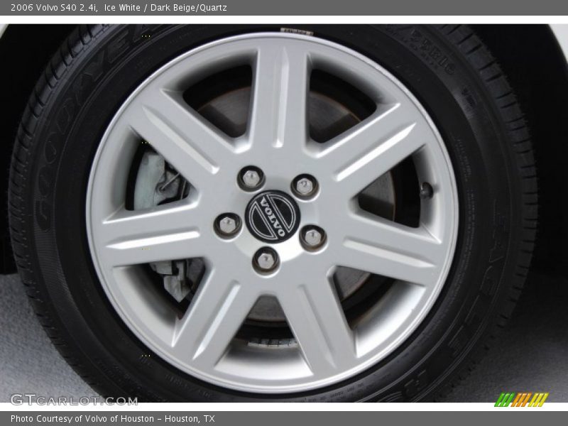 Ice White / Dark Beige/Quartz 2006 Volvo S40 2.4i