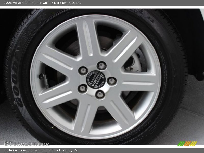 Ice White / Dark Beige/Quartz 2006 Volvo S40 2.4i