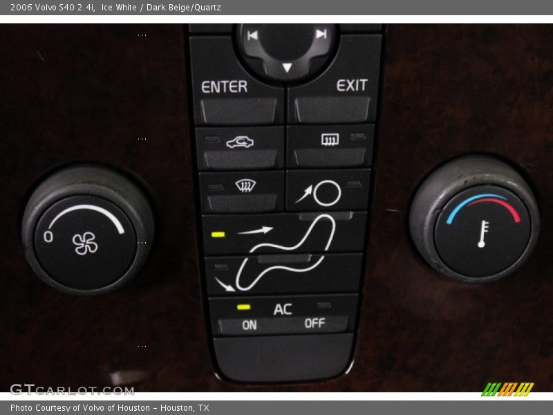 Ice White / Dark Beige/Quartz 2006 Volvo S40 2.4i