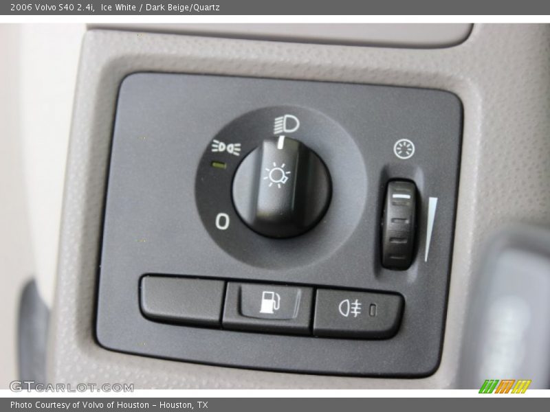 Ice White / Dark Beige/Quartz 2006 Volvo S40 2.4i