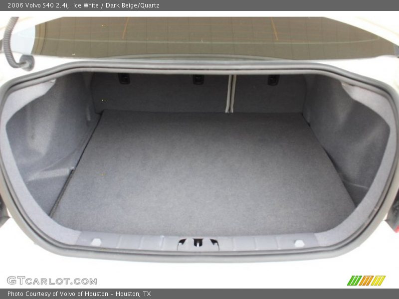 Ice White / Dark Beige/Quartz 2006 Volvo S40 2.4i