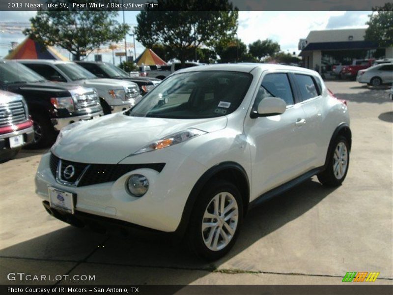 Pearl White / Black/Silver Trim 2013 Nissan Juke SV