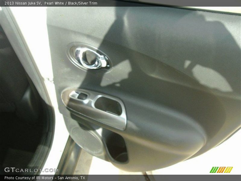 Pearl White / Black/Silver Trim 2013 Nissan Juke SV