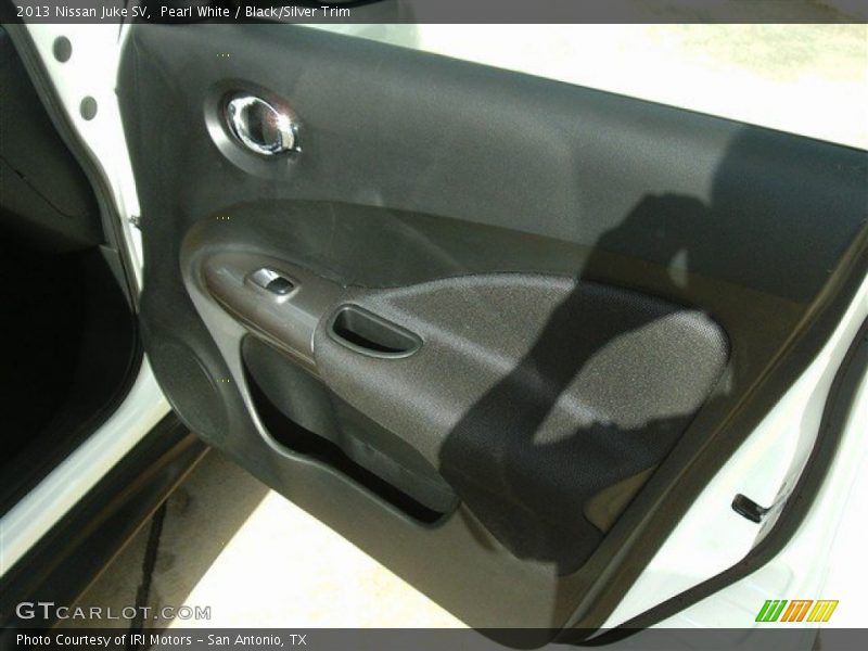 Pearl White / Black/Silver Trim 2013 Nissan Juke SV
