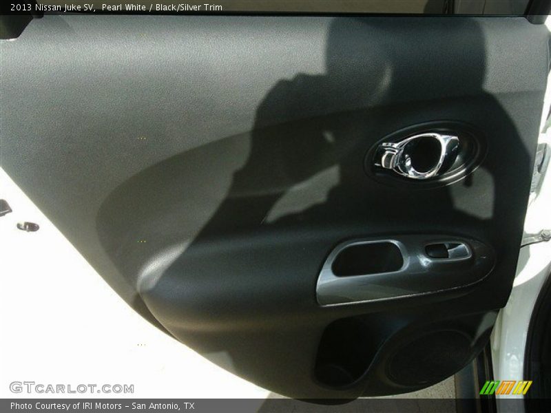 Pearl White / Black/Silver Trim 2013 Nissan Juke SV