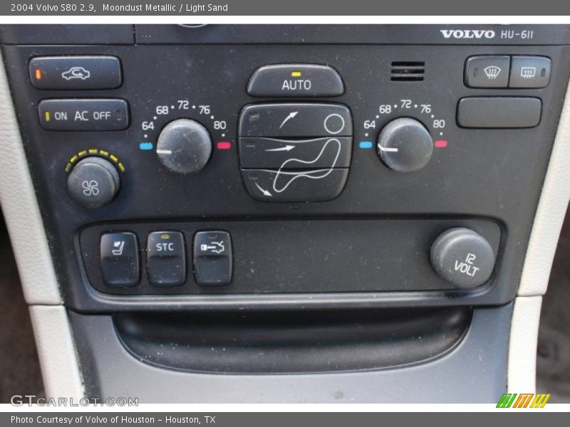 Moondust Metallic / Light Sand 2004 Volvo S80 2.9