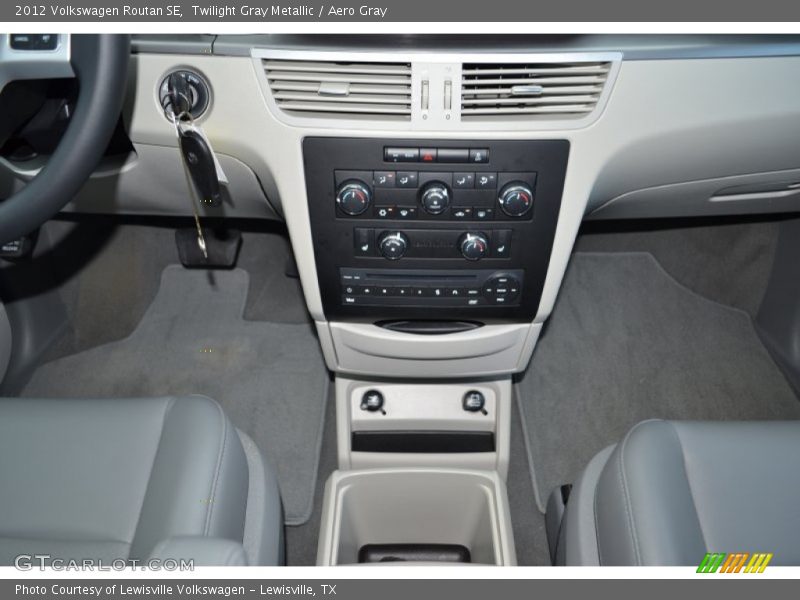Twilight Gray Metallic / Aero Gray 2012 Volkswagen Routan SE
