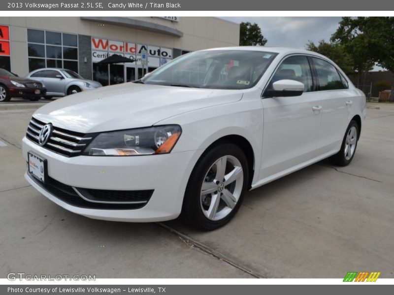 Candy White / Titan Black 2013 Volkswagen Passat 2.5L SE