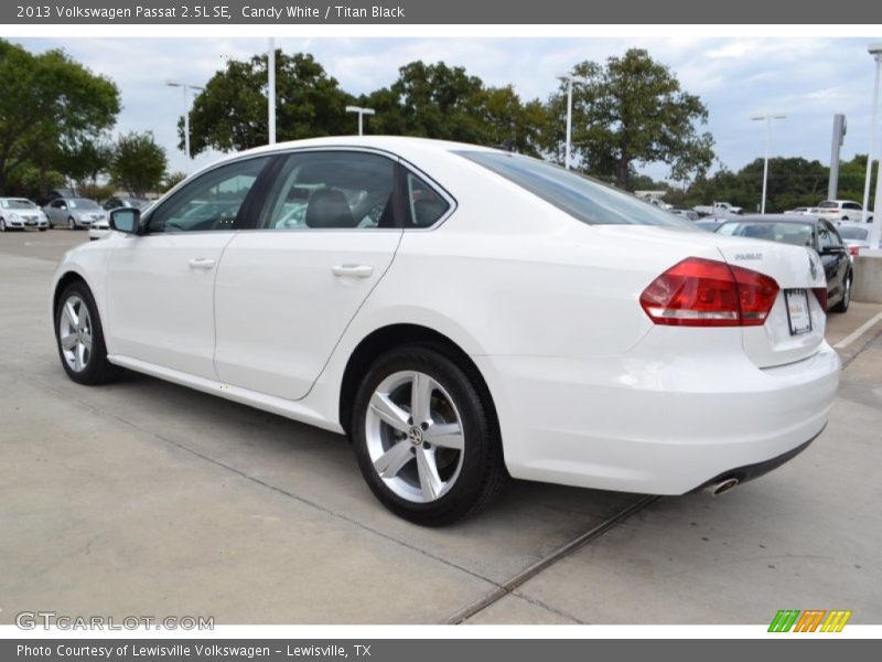 Candy White / Titan Black 2013 Volkswagen Passat 2.5L SE